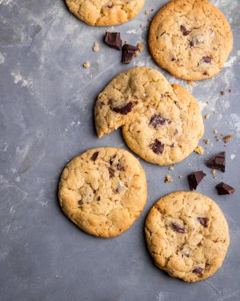 Εύκολα και γρήγορα cookies με σταγόνες σοκολάτας Cookies σοκολάτα