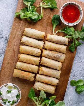 Spring rolls με γλυκόξινη σάλτσα 