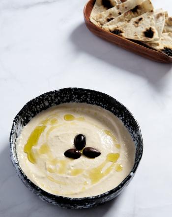 Πλούσια, κρεμώδης ταραμοσαλάτα με ψωμί Ταραμοσαλάτα