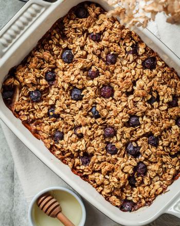 Baked oatmeal, η viral συνταγή για βρώμη στον φούρνο