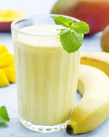Smoothie με κουρκουμά, μάνγκο και μπανάνα
