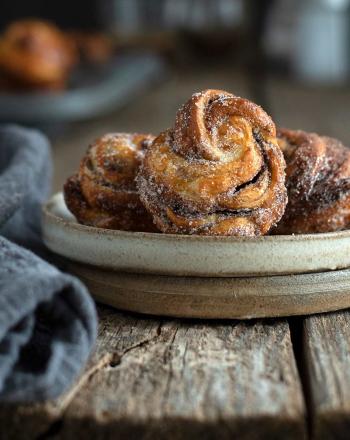 Cruffins ή αλλιώς κρουασάν-ο-μαφινάκια με γέμιση σοκολάτας Cruffins σοκολάτα - μπανάνα