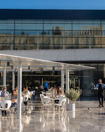 Για καφέ, φαγητό, ποτό στα μουσεία της Αθήνας Βγαίνουμε για καφέ, φαγητό και ποτό στα μουσεία της Αθήνας