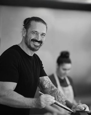 Routina: Το νέο ζαχαροπλαστείο - all day cafe του Δημήτρη Μακρυνιώτη στη Γλυφάδα Routina: Το ζαχαροπλαστείο του Δημήτρη Μακρυνιώτη στη Γλυφάδα