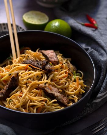 Noodles με μοσχαρι