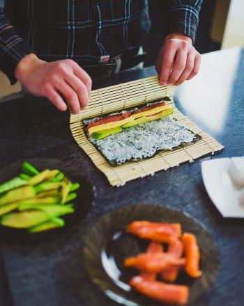 Βασική συνταγή σούσι, με και χωρίς sushi mat Βασική συνταγή σούσι