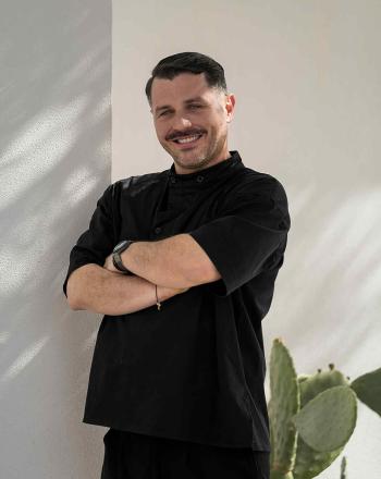 Ο Θάνος Φέσκος στη Γλυφάδα 