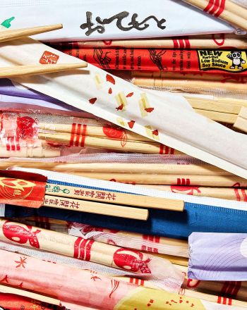 Copsticks: Πώς να αξιοποιήσεις τα ξυλάκια από το σούσι που μαζεύεις στο συρτάρι σου