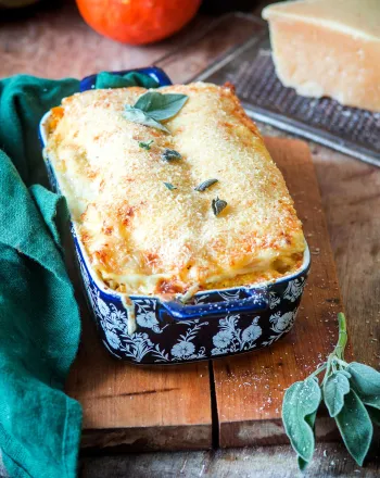 Λαζάνια με κολοκύθα, φασκόμηλο και blue cheese 