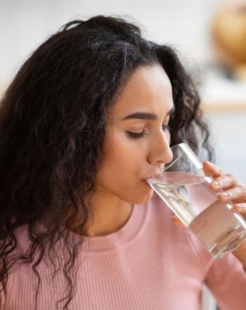 How many glasses of water should you drink to help regulate blood sugar, according to studies?
