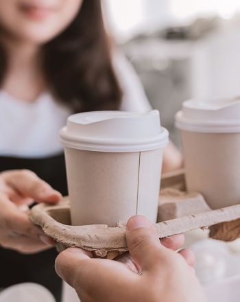 Η Starbucks πρέπει να καταβάλει 50 εκατ. δολάρια σε διανομέα που κάηκε από ρόφημα