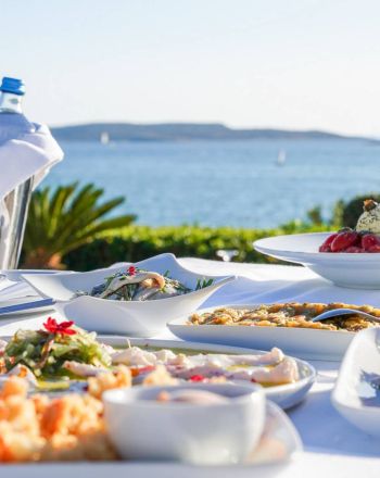 Για φαγητό στο Λάμπρο, το εστιατόριο για ψάρι στη Βουλιαγμένη