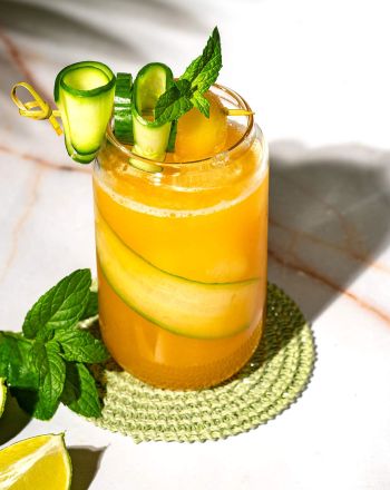 Δροσερό mocktail με πεπόνι και αγγούρι Mocktail πεπόνι αγγούρι