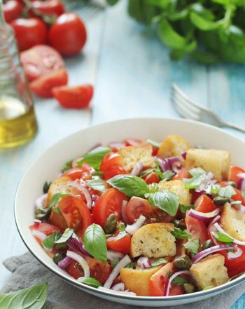Σαλάτα panzanella (παντζανέλα)