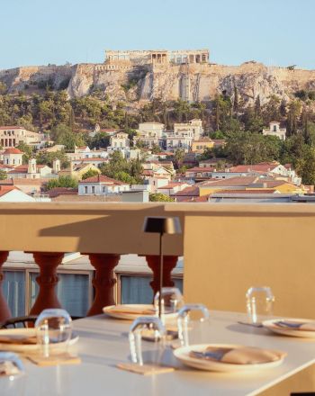 Βγαίνουμε στα roof gardens της Αθήνας 