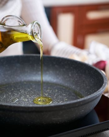 Ελαιόλαδο: Τι γίνεται όταν το μαγειρεύουμε 