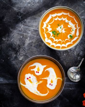 Κολοκυθόσουπα με διακόσμηση Halloween