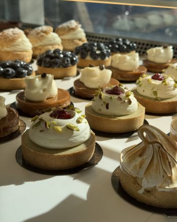 Deux Amis: Ο νέος φούρνος στην πλατεία Κλαυθμώνος από την ομάδα του Τρομερό Παιδί 