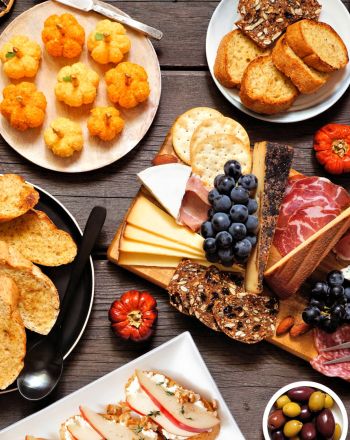 Dipsgiving ή πώς να γιορτάσεις Thanksgiving μόνο με ντιπ