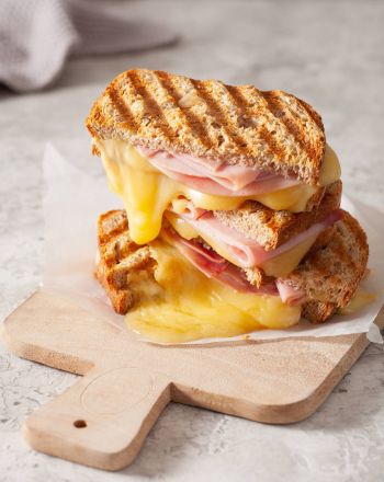 Τοστ με ζαμπόν και τυρί