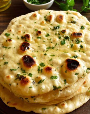 Taste Atlas: Το garlic butter naan είναι το καλύτερο ψωμί του κόσμου 