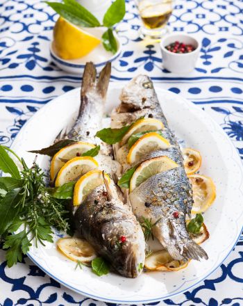 Λαβράκι λεμονάτο στο φούρνο