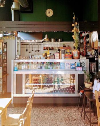 Λούης: Το καφενείο στο Μεταξουργείο που δεν πέφτει καρφίτσα