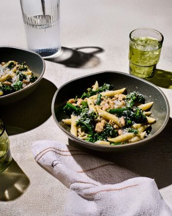 Πένες με μπρόκολο και λουκάνικο γαλοπούλας