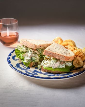 Σάντουιτς με κοτοσαλάτα