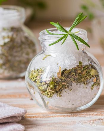 Αρωματισμένο αλάτι με βότανα