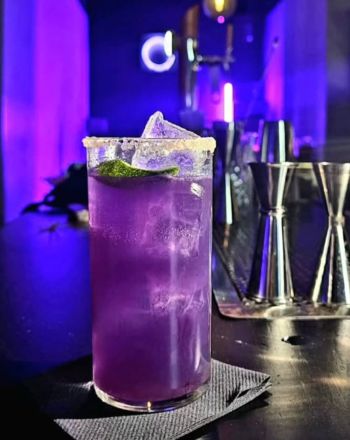 Ανκόρ μπαρ: Γίνεται ενός και το γιορτάζει με ένα μεγάλο πάρτι