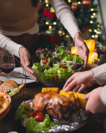 Τι τρώμε στις γιορτές και τι λένε οι ειδικοί για τις επιπτώσεις στην υγεία μας;