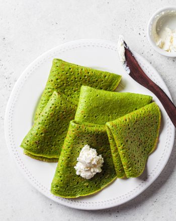 Πράσινες κρέπες με σπανάκι