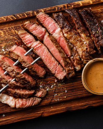 Premium κοπές: Τι είναι τα rib eye, t-bone, tomahawk