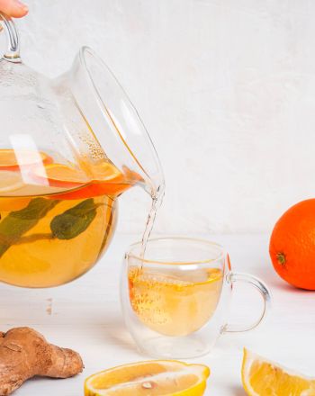 Τσάι με τζίντζερ, μέλι και φρέσκο πορτοκάλι