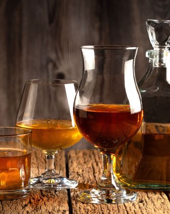 Ρούμι ή Ουίσκι; Τι να επιλέξεις για τα Χριστούγεννα