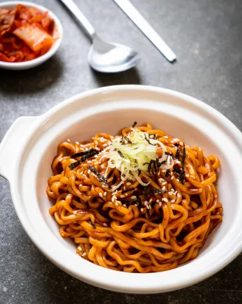 Κορεάτικα kimchi noodles