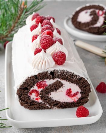 Κορμός με φρέσκα σμέουρα