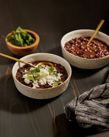 Σούπα με μαύρα φασόλια και ρύζι