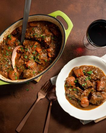 To μοσχάρι μπουργκινιόν (boeuf bourguignon) του Anthony Bourdain (Άντονι Μπουρντέν)