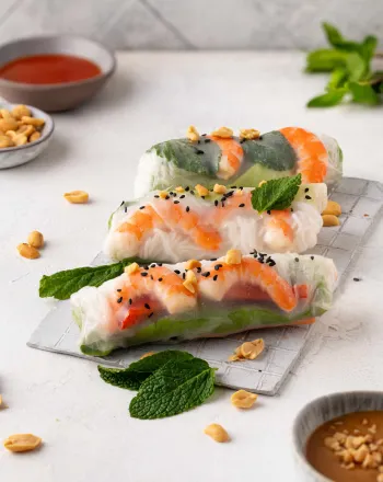 Spring rolls με noodles και γαρίδες