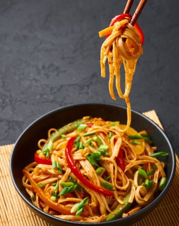 Noodles: 18 συνταγές για να πειραματιστείς και να τα απολαύσεις 