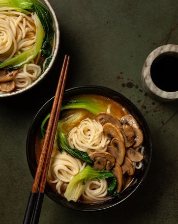 Σούπα με noodles και μανιτάρια