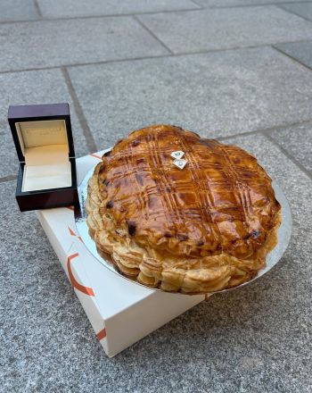 Βέλγιο: Οικογένεια βρήκε διαμάντι μέσα στη βασιλόπιτα που αγόρασε