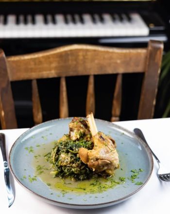 Δάφνη: Για ελληνική κουζίνα στο διαχρονικό εστιατόριο του Περιστερίου