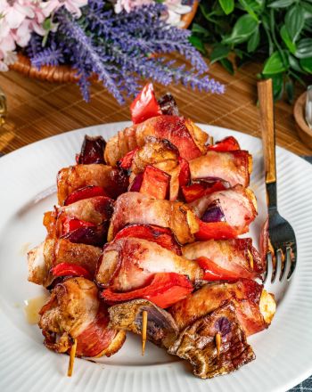 Σουβλάκια κοτομπέικον