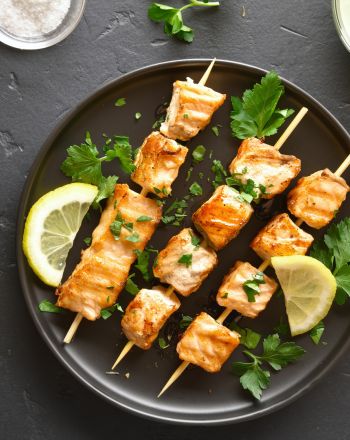 Σουβλάκια σολομού