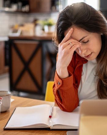 Τι πρέπει να τρώμε για να μη νιώθουμε χρόνια κόπωση, με βάση έναν ειδικό