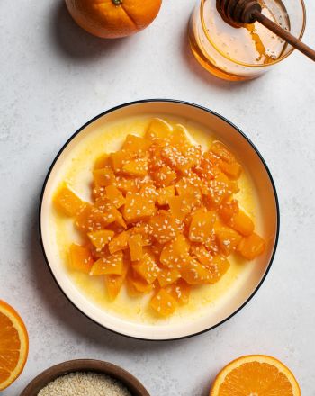 Φρούτα με μέλι και σουσάμι 