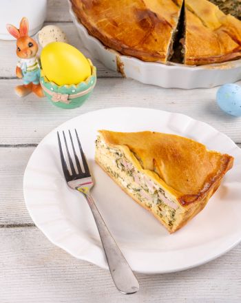 Πασχαλινή κρεατόπιτα με αρνί και τυριά
